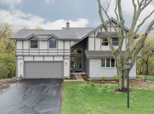 1212 Surrey Ct, Algonquin, IL 60102