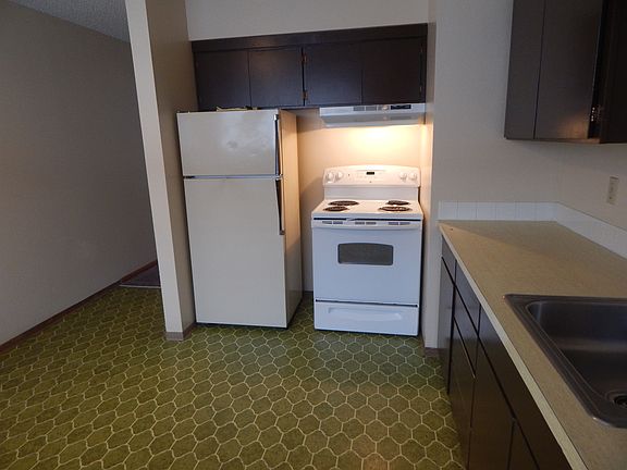 3rd image of 3050 Maryland St APT 8