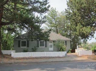 207 SW Canyon Dr, Redmond, OR 97756