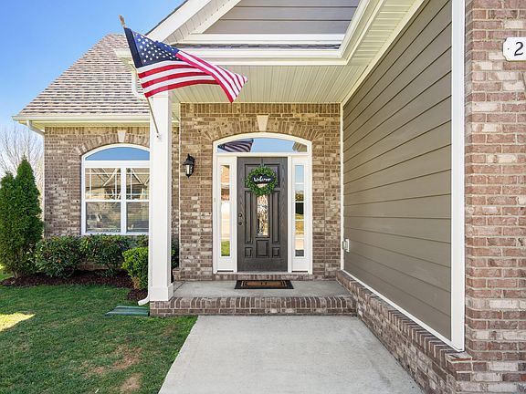 4th image of 2205 Fairfax Dr