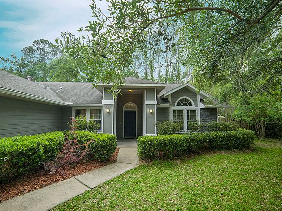 Front yard, main entrance