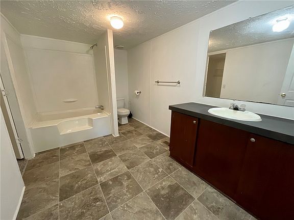 4th image of 981 Dogwood Ln