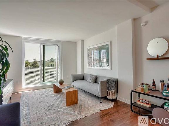 5th image of 555 Hayes St #426