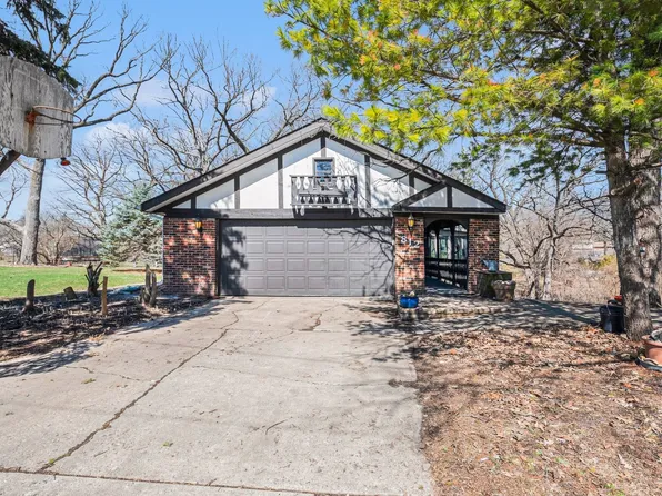 812 Sunset Dr, Shorewood, IL 60404