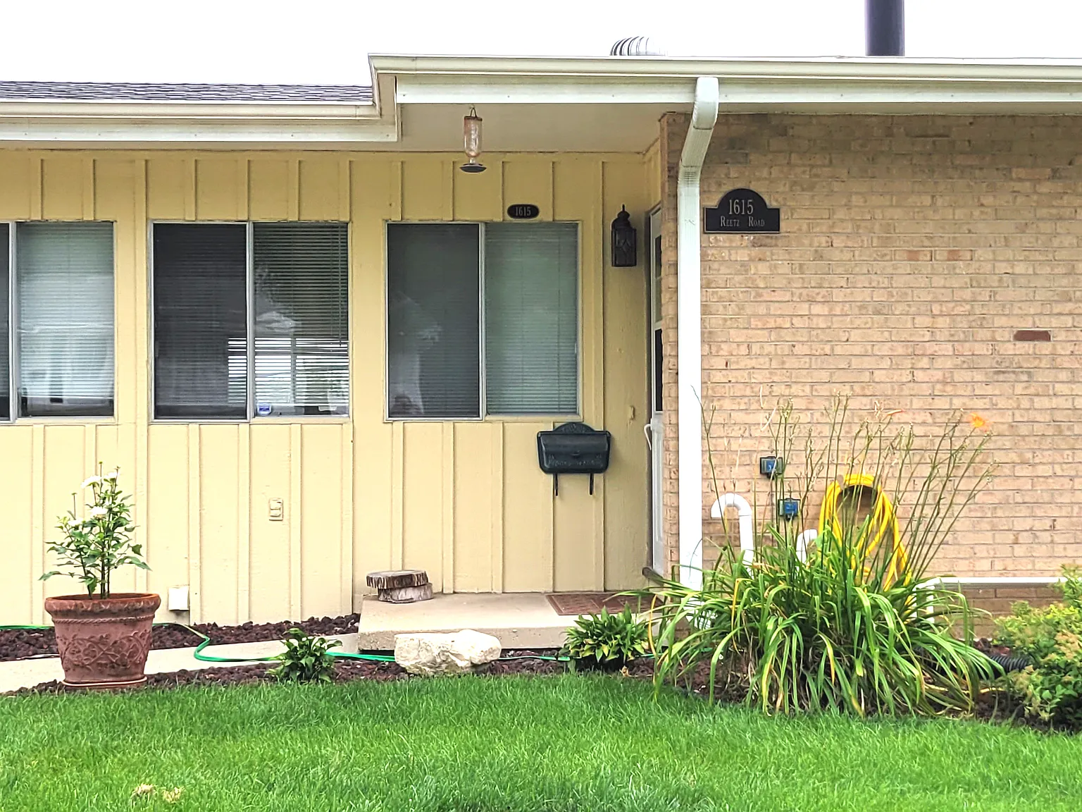 1617 Reetz Rd — Photo 2