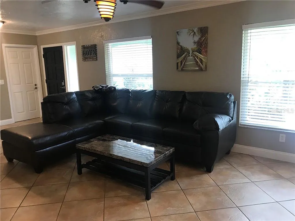 3 bed, 2.0 bath, 1534 sqft, $7,000 — Photo 4