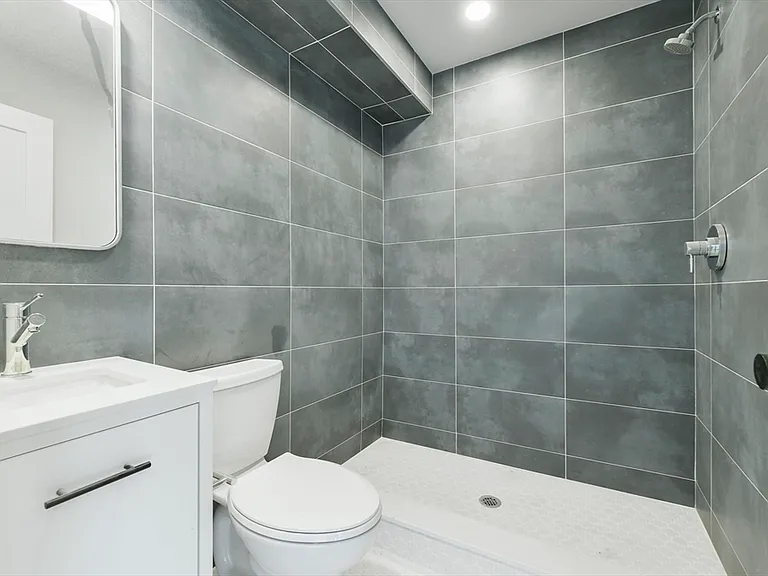 183 Maverick St #3 — Photo 11