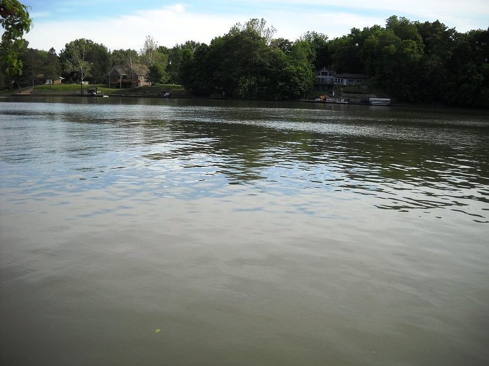 1st image of 6 Clubhouse Dr