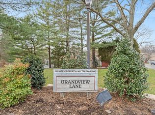 156 Grandview Ln, Mahwah, NJ 07430