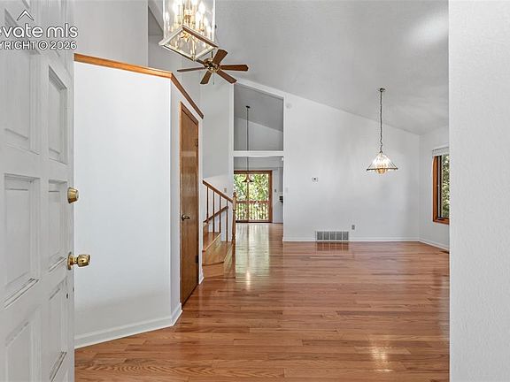 4th image of 5142 Broadmoor Bluffs Dr