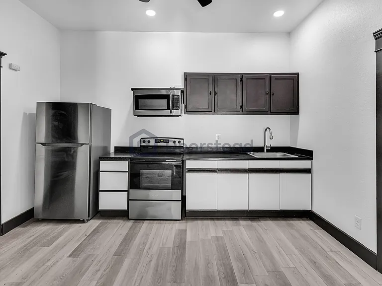 1803 E Yandell Dr — Photo 17
