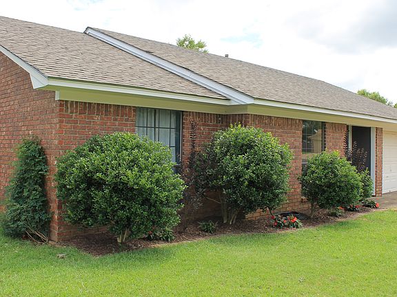 3rd image of 3605 Fairfield Dr