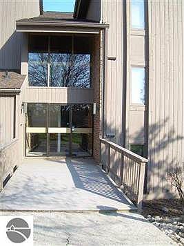 3rd image of 5536 Golfview Ct