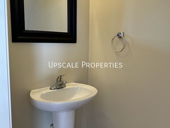 4th image of 515 Tomahawk Dr APT 4