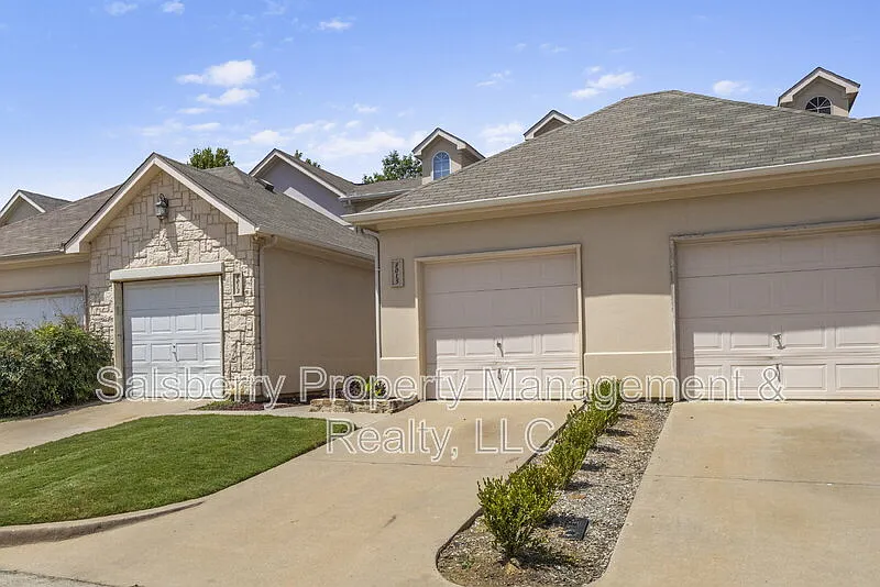 3 bed, 3.0 bath, 1250 sqft, $1,995 — Photo 2