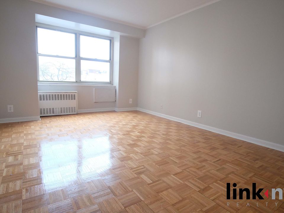 1st image of 30 Parkway W #2R