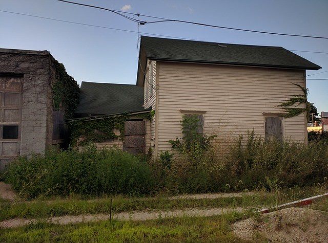 Building Photo 4