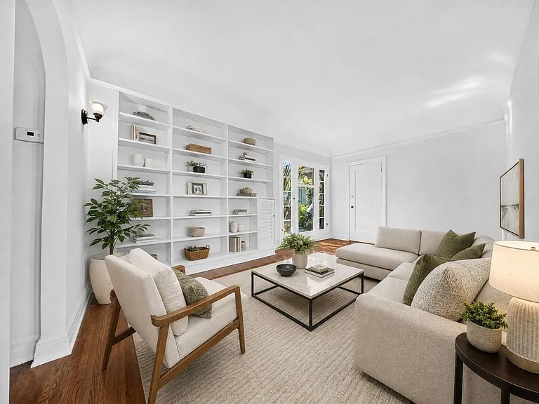 1002 N Sweetzer Ave — Photo 1