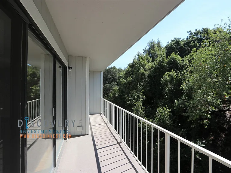 215 Samaria Ln — Photo 7