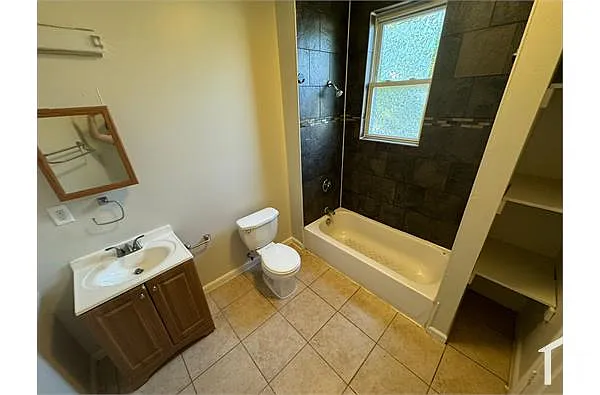 Building Photo - 828 S 16th St #2