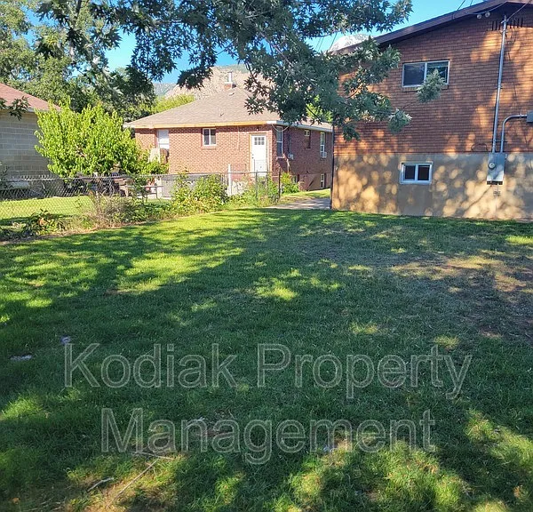 4099 S Madison Ave — Photo 30