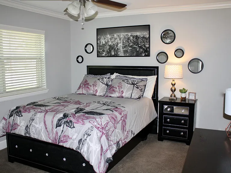 Queen bedroom down