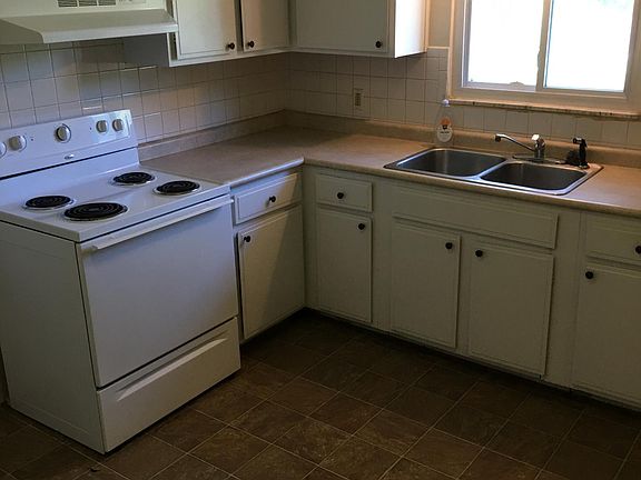 4th image of 1164 Tonawanda Ave #2