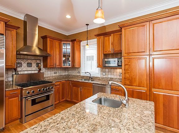 4th image of 1842 W Larchmont Ave