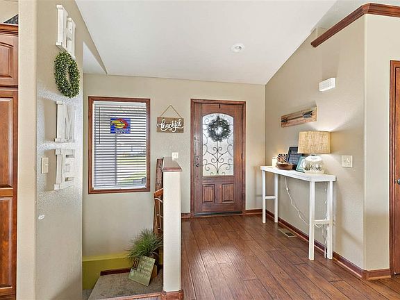 5th image of 67 Monarch Ln