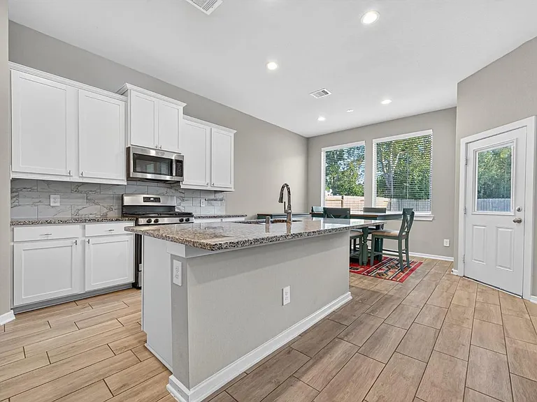 2134 Bluegrass Ln — Photo 8