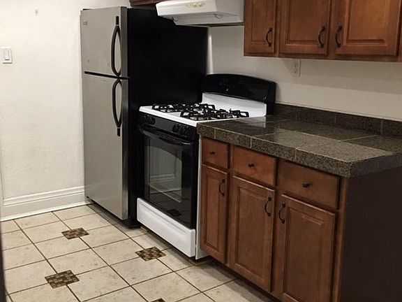 4th image of 1161 N Washington St #101