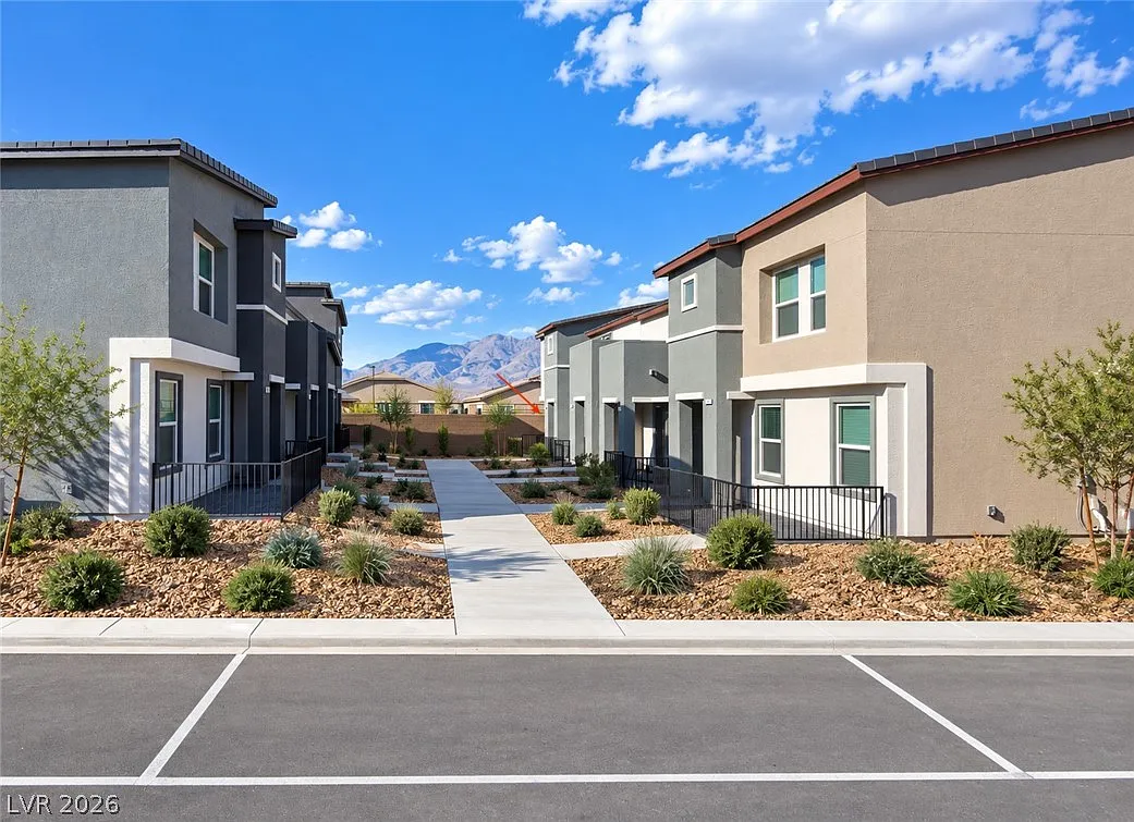 3 bed, 2.5 bath, 1419 sqft, $2,100 — Photo 1