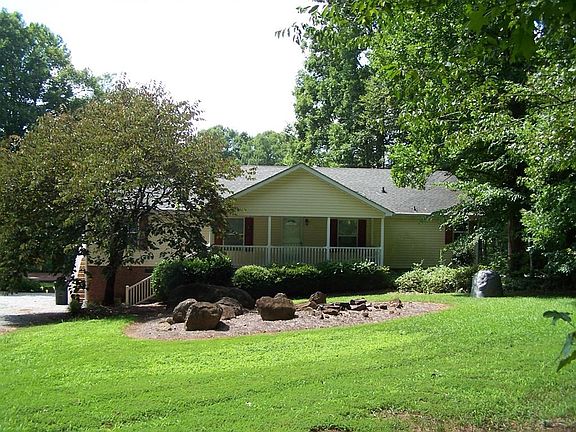 2nd image of 115 Heritage Ln