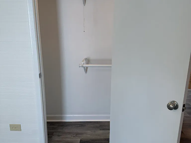 1090 King Edward Ave SE — Photo 12