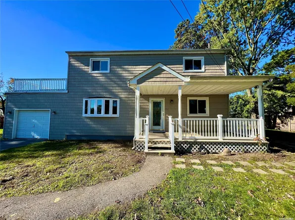 98 S 30th Street, Wyandanch, NY 11798