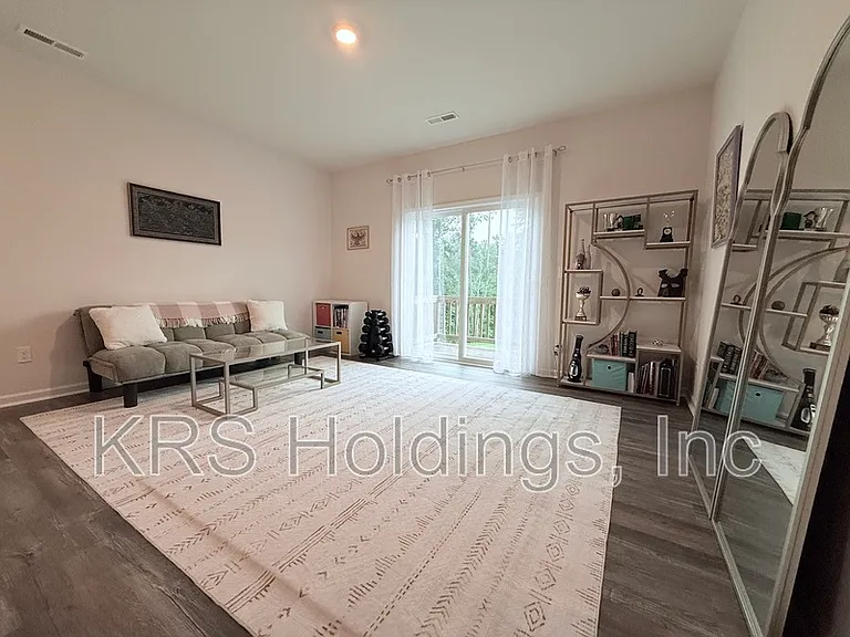 4136 Trevino Dr — Photo 15
