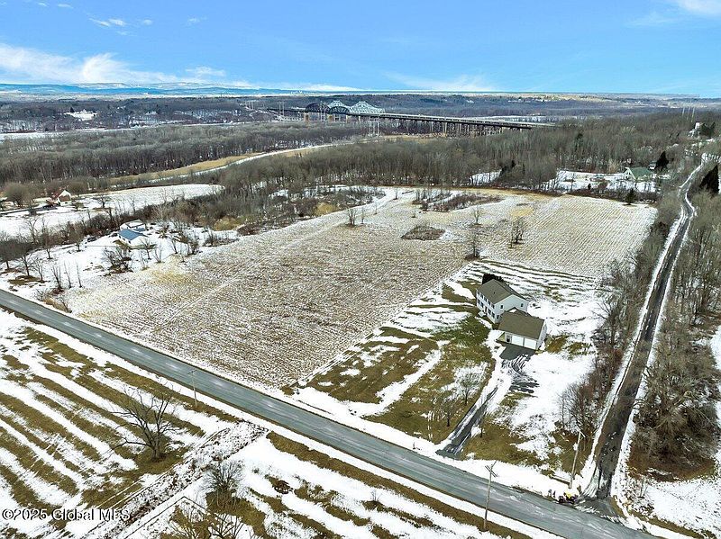 3rd image of 467 Knickerbocker Road