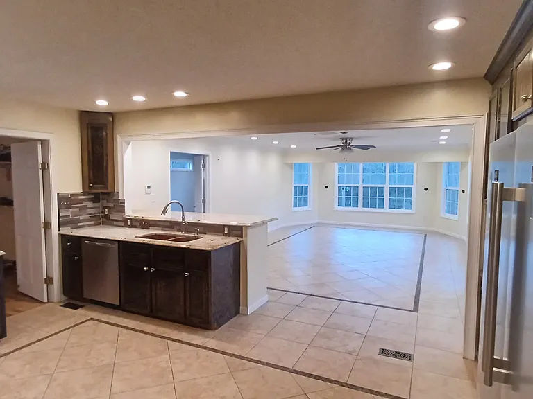 211 Sheffield Ct — Photo 11