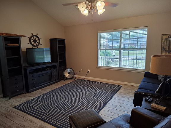 3rd image of 2302 Cedar Ln