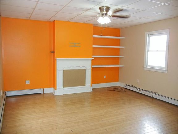 3rd image of 225 Lloyd Ave