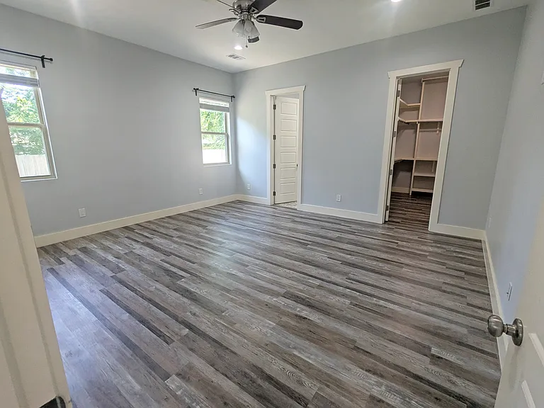 1823 Newport Ave — Photo 11