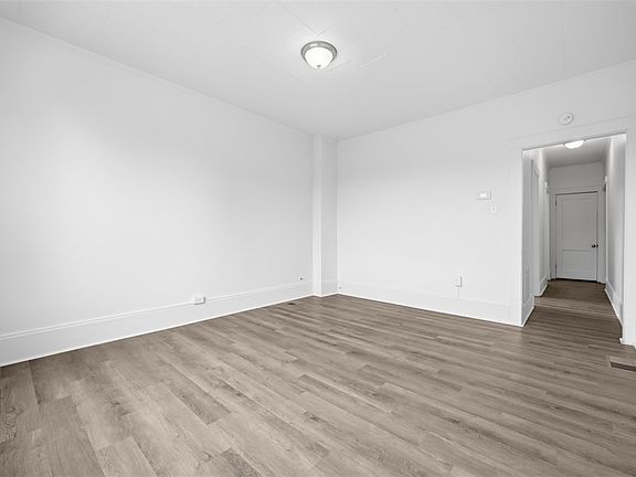 3rd image of 324 Park Rd #330