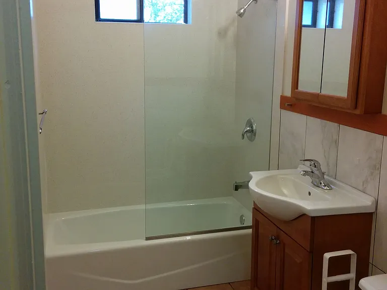 2562 Sacramento St #2562 — Photo 7