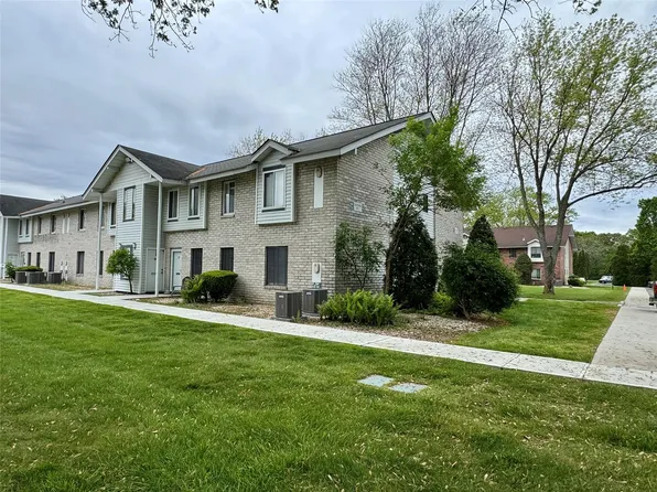 17 Cheyenne Court #C17, Coram, NY 11727