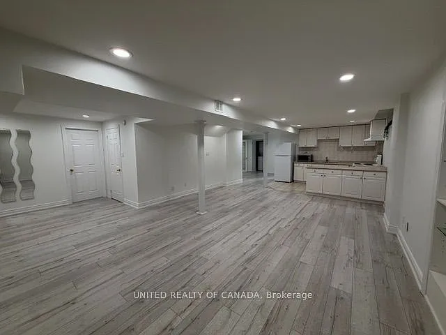 8 Hearthstone Cres #BASEMENT — Photo 7