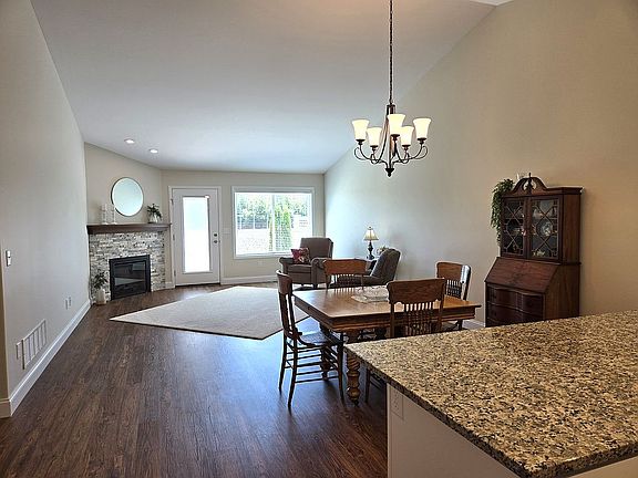 3rd image of 36 Tuscany Cir