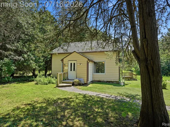 9490 Clark Rd, East Lansing, MI 48823