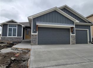 517 SE Carter Rd, Lees Summit, MO 64082