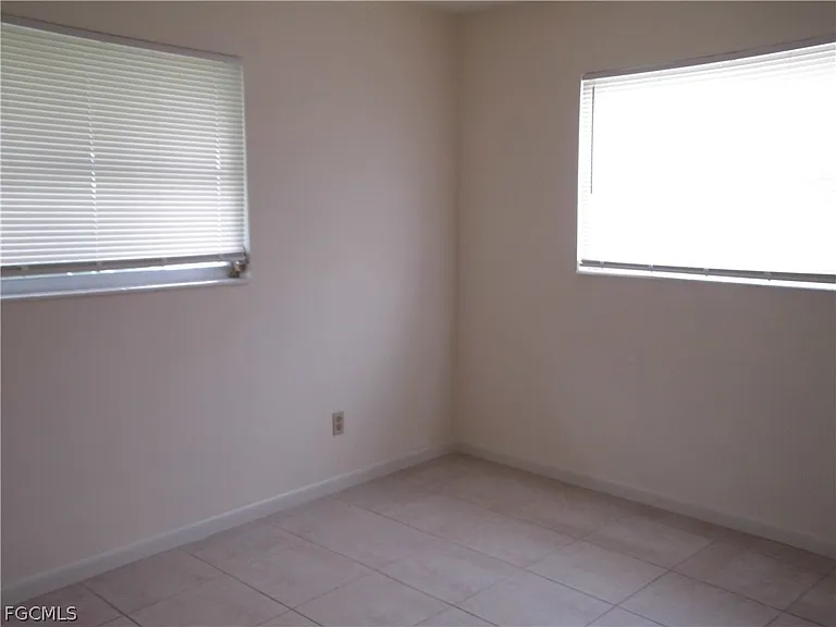 242 S Lake Dr — Photo 12