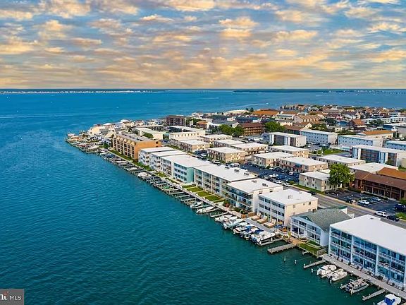 3rd image of 411 Bayshore Dr #301